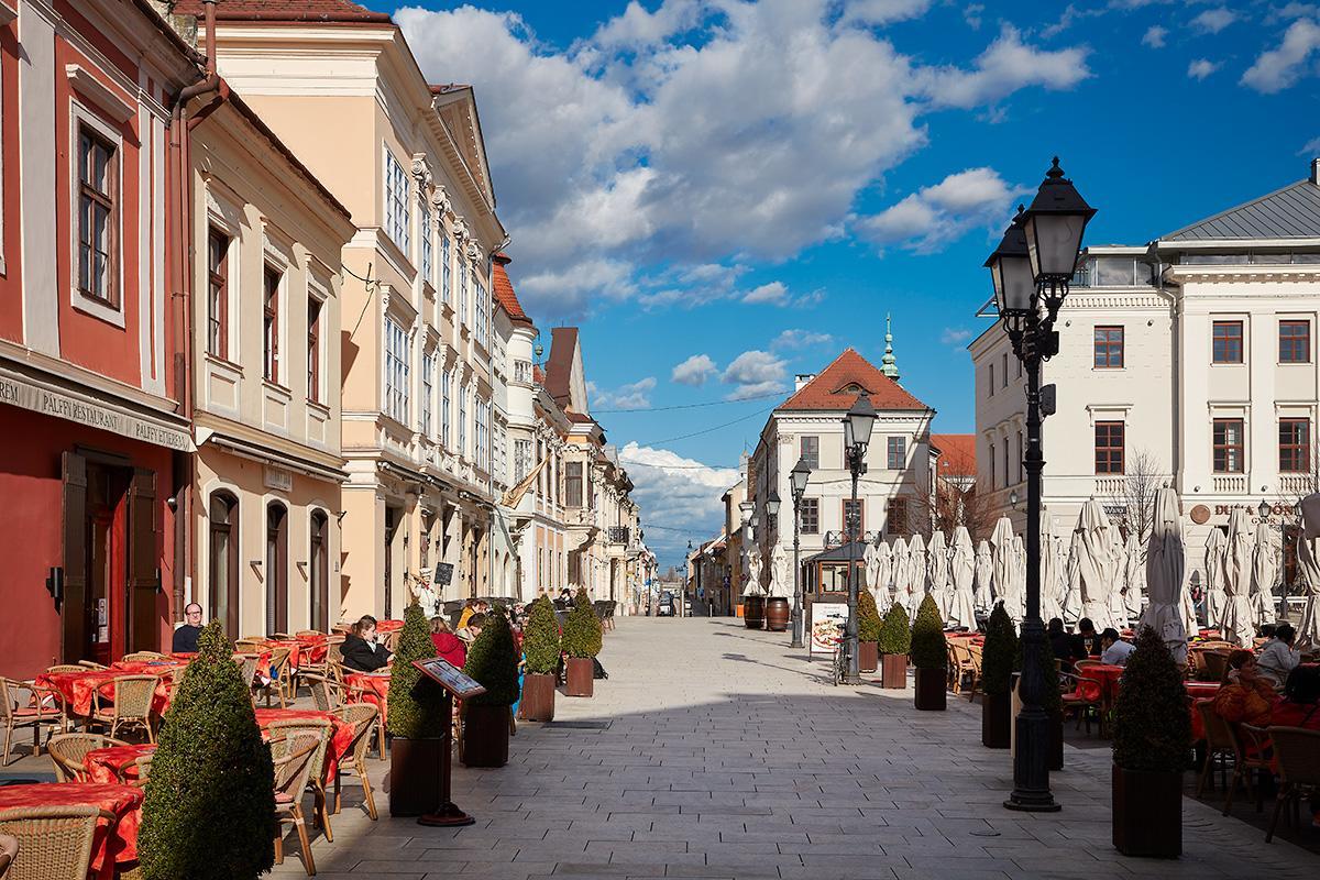 Foter Rezidencia Appartement Győr Buitenkant foto