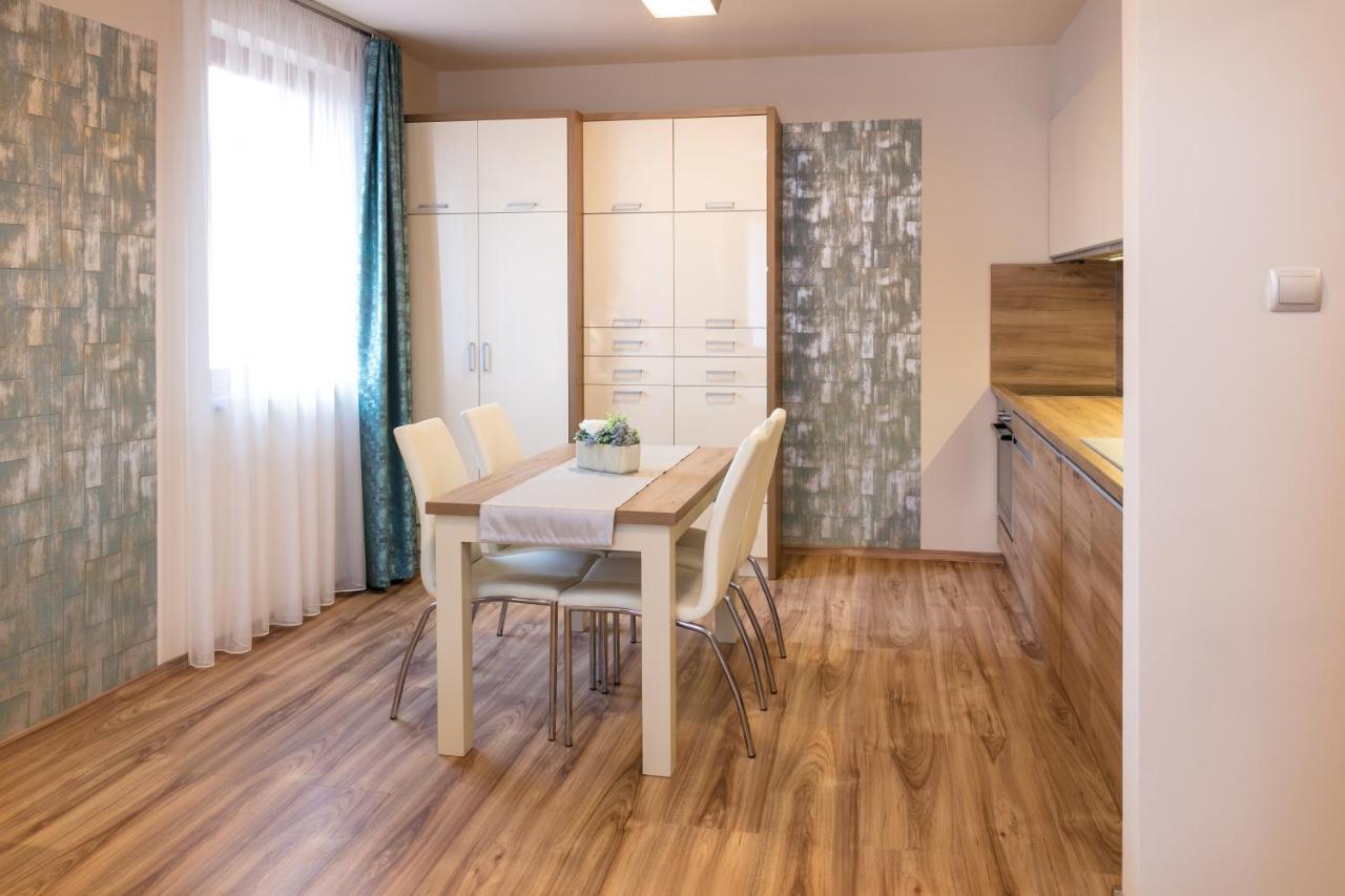 Foter Rezidencia Appartement Győr Buitenkant foto